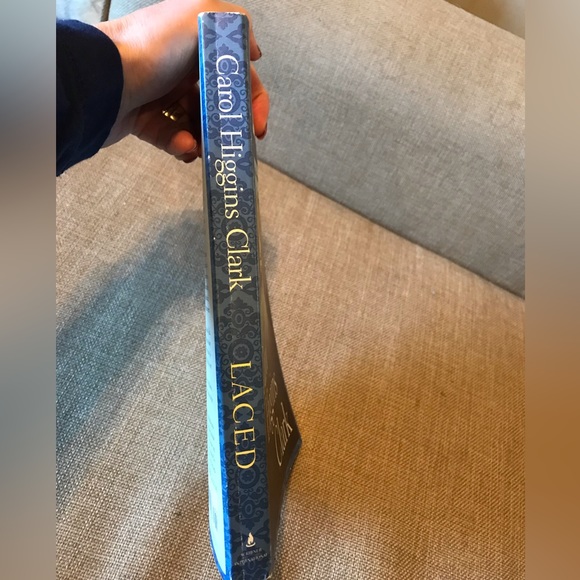 Laced A Regan Reilly Mystery Paperback by Carol Higgins Clark - Picture 7 of 10